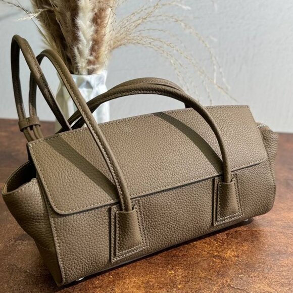 Elegance Bag โ A Timeless Icon of Style - Picture 2 of 11